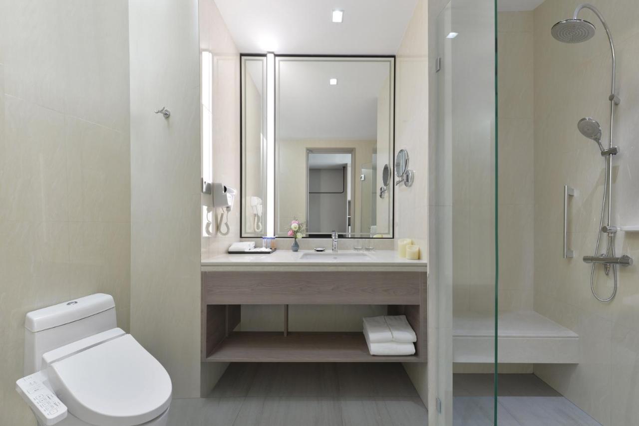 Centre Point Hotel Terminal21 Korat Nakhonratchasima Dış mekan fotoğraf Bathroom