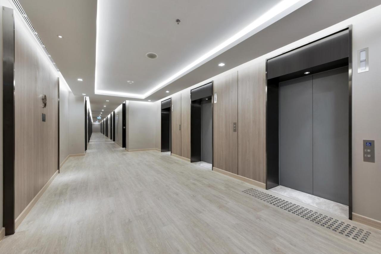 Centre Point Hotel Terminal21 Korat Nakhonratchasima Dış mekan fotoğraf The elevator lobby