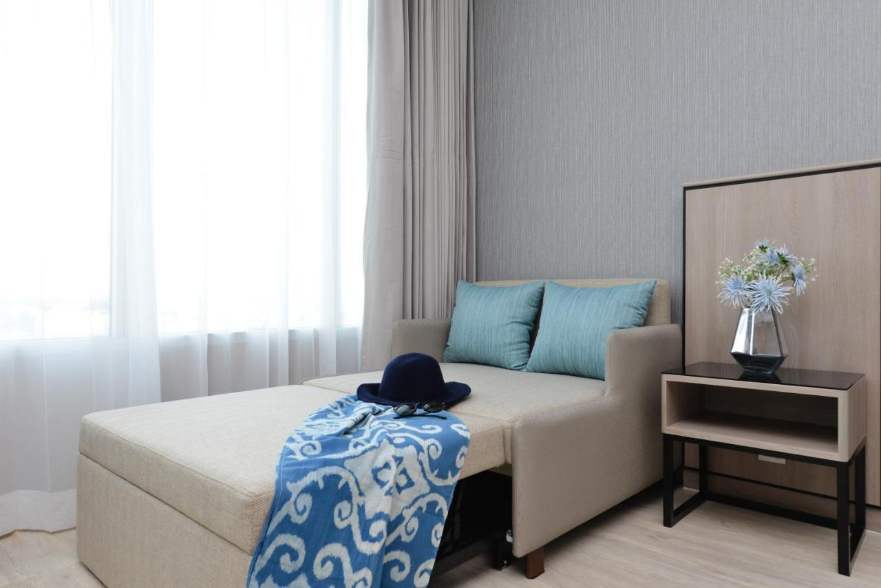Centre Point Hotel Terminal21 Korat Nakhonratchasima Dış mekan fotoğraf A sofa bed