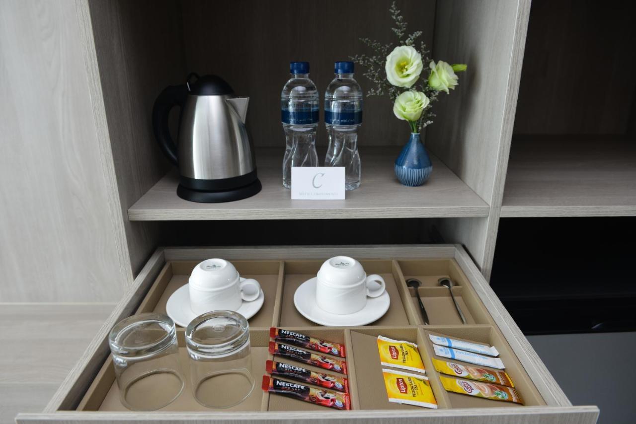 Centre Point Hotel Terminal21 Korat Nakhonratchasima Dış mekan fotoğraf A tea and coffee tray in a hotel room