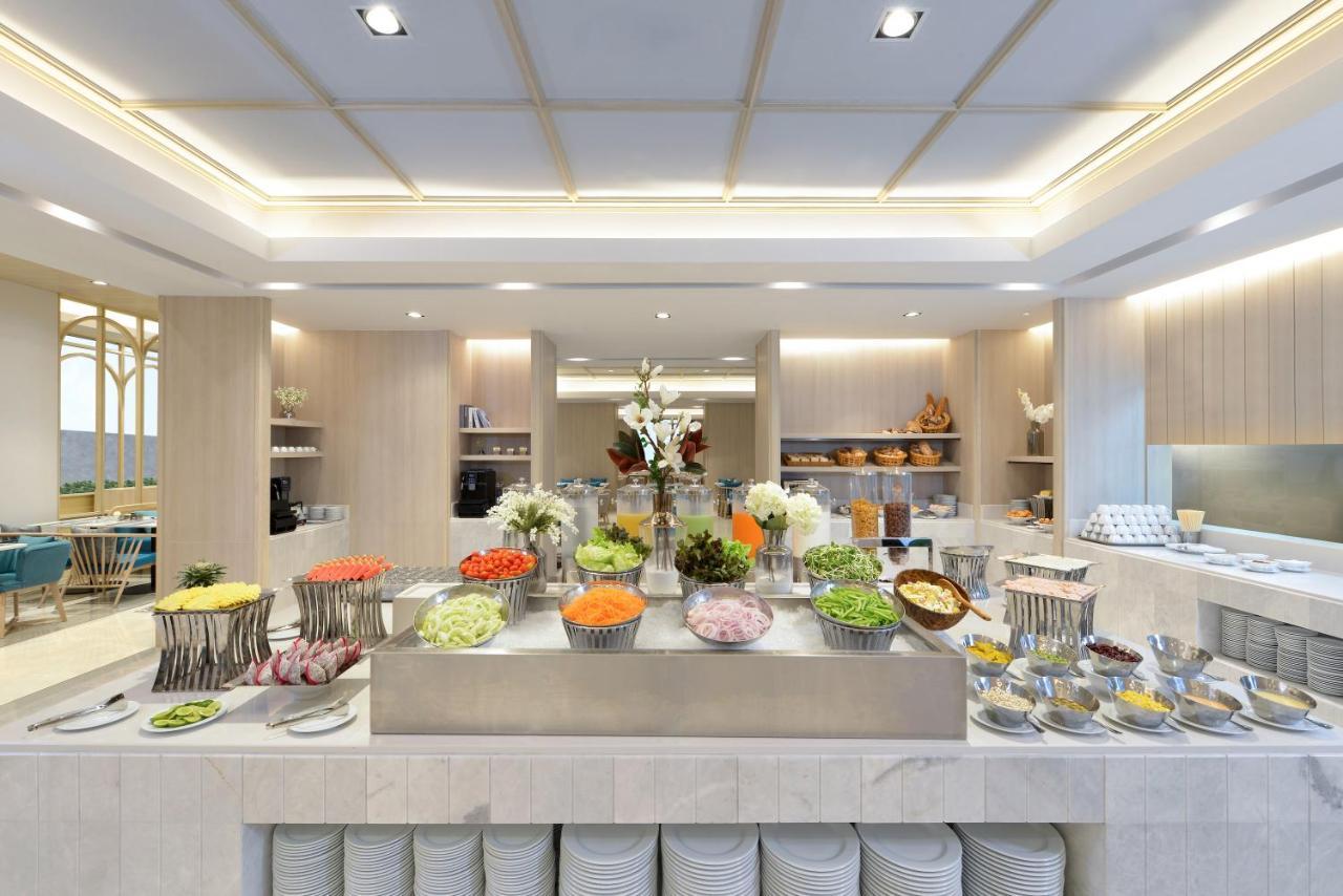 Centre Point Hotel Terminal21 Korat Nakhonratchasima Dış mekan fotoğraf The buffet at the hotel